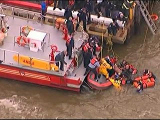 BIE HELIKOPTERI RREZOHET NE NEW YORK PRANE PALLATIT TE OKB LAJM