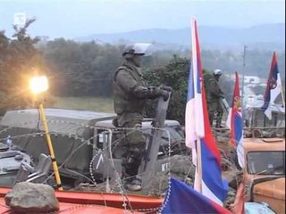 TAKIMI ME TADIÇ BARRIKADAT NUK LEVIZIN SERBET QENDROJNE NE VEND LAJM