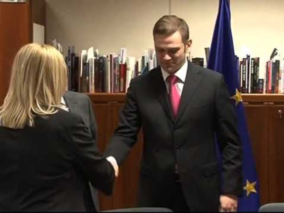 BISEDIMET NE NENTOR KOSOVA E SERBIA GATI TE KTHEHEN NE TRYEZE LAJM