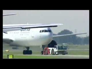 QANTAS NDAL AVIONET GREVAT SHKAKTOJNE KAOS TE KOMPANIA AUSTRALIANE LAJM