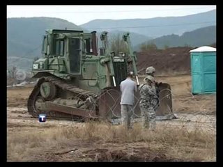 Tải video: VERIU I KOSOVES NUK LEJOHET TE KALOJE NE KUFI ZV SHEFI I EULEX LAJM