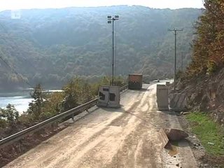 NIS LARGIMI FILLON HEQJA E PJESSHME E BARRIKADAVE NE VERI LAJM