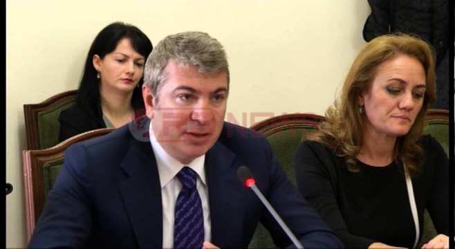 Duhen 1.6 mld $ për rrjetin e shpërndarjes, qeveria tërhiqet nga privatizimi i Albpetrolit- Ora News