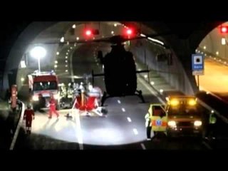 TRAGJEDI NE ZVICER PERPLASET AUTOBUSI 22 FEMIJE DHE 6 MESUES HUMBIN JETEN LAJM