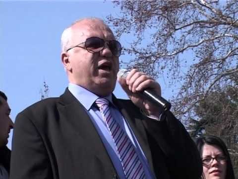 INVALIDET NE PROTESTE KERKOJNE MOSMIRATIMIN E LIGJIT POLICIA I BLLOKON NE RRETHE LAJM