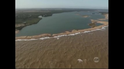 ES: Lama interdita praias de Linhares e se desloca para Vitória