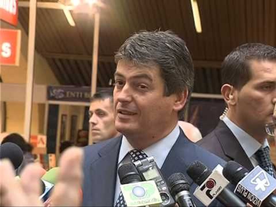 RAMA NE PANAIR FIRMOS LIBRIN PER LEXUESIT NJE KOPJE PRESIDENTIT LAJM