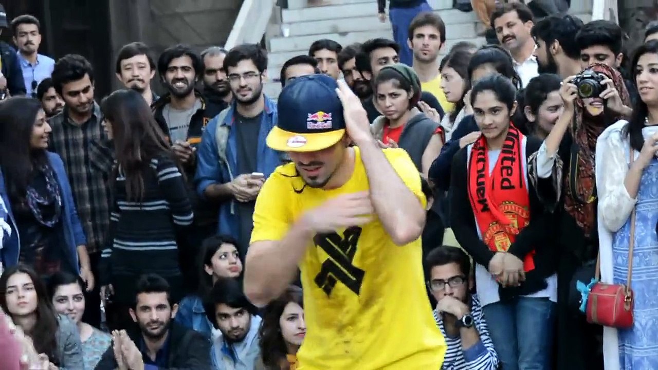 Sean Garnier Playing Games and Danceing - Event In NCA Lahore Pakistan - Presented By Red Bull