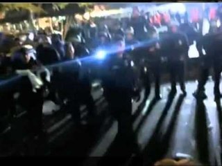 PROTESTA NE WALL STREET POLICIA SPASTRON KAMPET E DEMONSTRUESVE LAJM