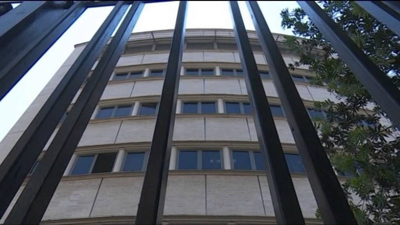 QEVERIA MIRATON LIGJIN E DEKRIMINALIZIMIT, NDALOHET EMERIMI I PERSONAVE TE DENUAR LAJM