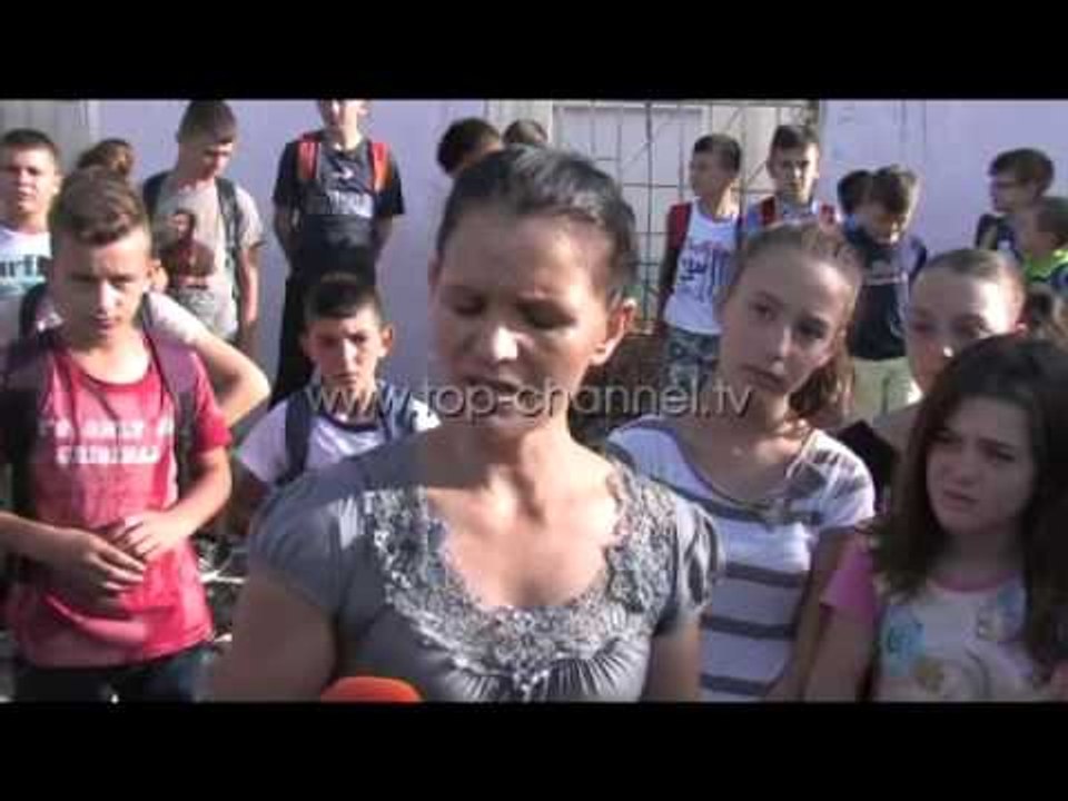 Lushnje, protestë për shkollën e djegur - Top Channel Albania - News - Lajme