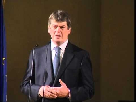 TOPI NE ITALI SHQIPERIA DO MARRE STATUSIN E VENDIT KANDIDAT NE 2012 LAJM