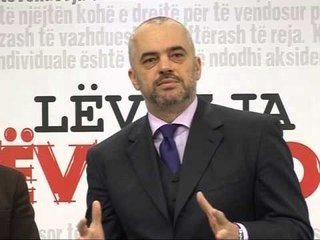 RAMA NE KOSOVE THEKSON RENDESINE E FLAMURIT TE TE GJITHE SHQIPTAREVE LAJM