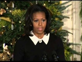 ZONJA E PARE OBAMA PRET FAMILJET E USHTAREVE QE NDODHEN NE LUFTE LAJM