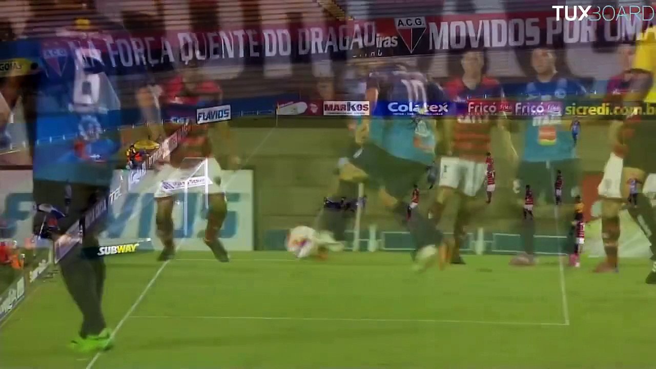 Les 3 plus beaux buts de l'année en Football : Lira, Messi et Florenzi