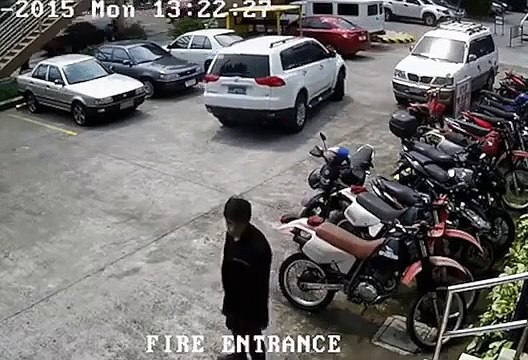 Voici Pourquoi il ne faut jamais laisser quelqu'un d'autre Garer sa Voiture