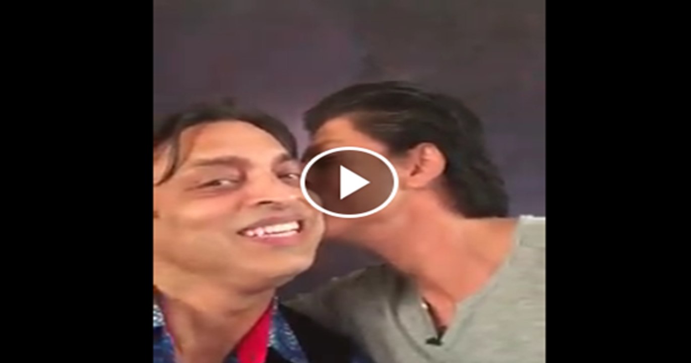 Shahrukh Khan kissed Shoaib Akhtar video goes viral