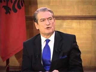 BERISHA ME STUDENTET SULMON EDI RAMEN PERPARA STUDENTEVE KOSOVARE LAJM