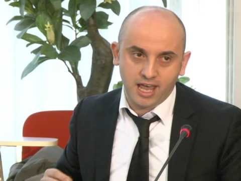 REFERENDUMI I PLEHRAVE SHTYHET PER TE ENJTEN MIRATIMI I FLETES PER NENSHKRIMET LAJM