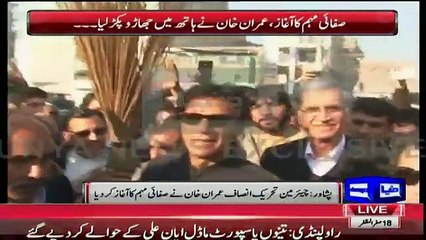 Kaptaan Leading from the Front, Picks Broom for Cleanliness Drive in Peshawar