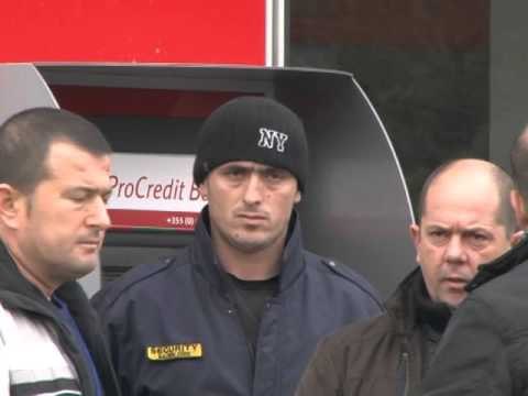 VIDHET SERISH BANKA NJE TJETER GRABITJE BANKE NE KRYEQYTET NE MES TE DITES LAJM