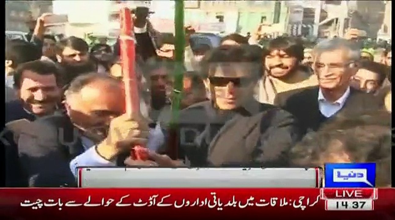 Kaptaan Leading from the Front_ Picks Broom for Cleanliness Drive in Peshawar