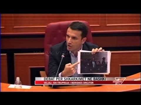 Debat për shkarkimet në bashki - News, Lajme - Vizion Plus