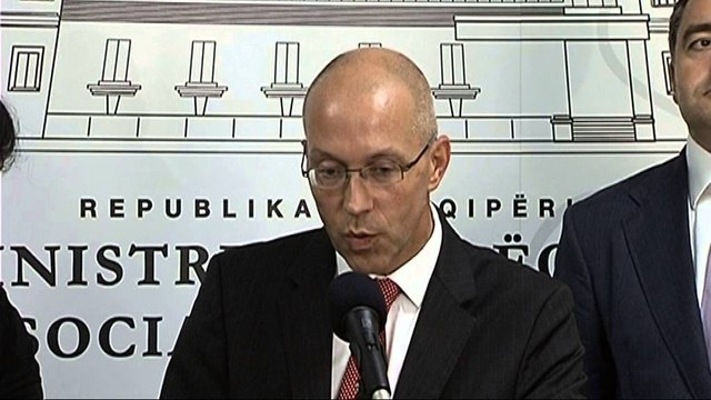 SEKRETARI I SHTETIT GJERMAN DEKLARON SE SHQIPTARET NUK KANE SHANSE PER TE MARRE AZIL LAJM