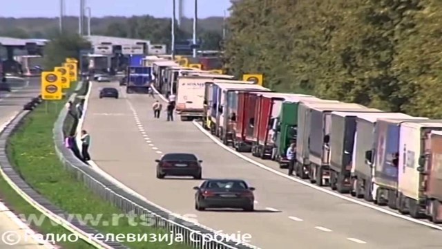 BLLOKOHET ME MAUNE KUFIRI MES KROACISE DHE SERBISE PREJ SHOFEREVE TE TRANSPORTIT LAJM