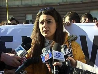 FRESSH NE PROTESTE DHUNA E PUSHTETIT VRAU DREJTESINE NE SHQIPERI LAJM