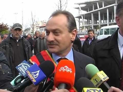 ATENTAT NE VLORE DIGJET GJATE NATES MAKINA PRIVATE E SHPETIM GJIKES LAJM