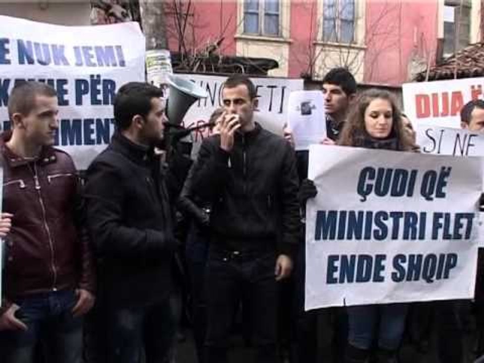 STUDENTET PROTESTOJNE NUK RRESHT PROTESTA KUNDER VENDIMEVE TE MASH LAJM