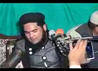 Parchi Par Kisi Ne Kya Likh Bhaija Ko Molvi Ne Taqreer Rook Kar Gaalian Deni Shuru Kar Dein
