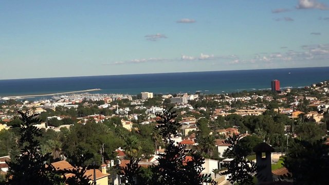 Вилла в испанском стиле в Denia, Испания, у подножья горы El Montgo