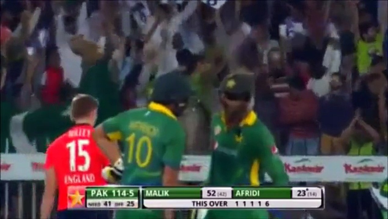 Shahid Afridi 103 Meter Monster Six Out of the Ground.