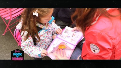 Camille Lou interprète la chanson Barbie® à Kid Expo