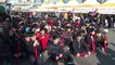 Journée de lutte contre le SIDA: ruban rouge humain à Séoul