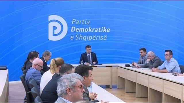 LULZIM BASHA MBLEDH GRUPIN PARLAMENTAR TE PD QEVERIA RAMA META KA RENE LAJM