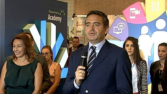 MINISTRI KLOSI PREMTON PUNESIMIN E TE ARSIMUARVE NE SHKOLLAT PROFESIONALE LAJM