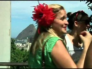 KARNEVALET NE BRAZIL SAMBA DHE PARADA NE RRUGE NE RIO DHE SALVADOR LAJM