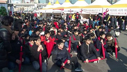 Journée de lutte contre le SIDA: ruban rouge humain à Séoul