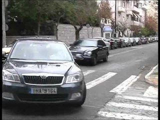 KRIZA NE GREQI PARALAJMEROHEN PROTESTA TE DHUNSHME TE ENJTEN LAJM
