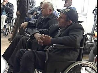 TE VERBERIT PROTESTOJNE TE MOS HIQET KOMPENSIMI I ENERGJISE ELEKTRIKE LAJM