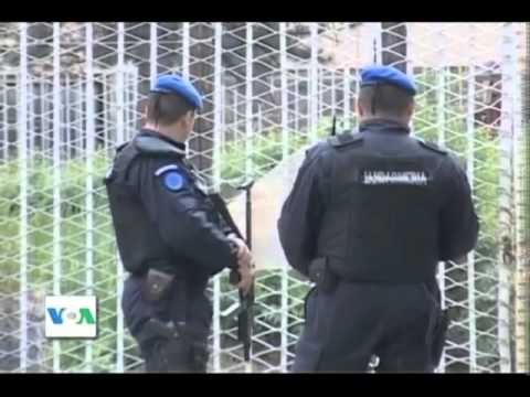 ARRESTIME NE KOSOVE PRANGA 6 SERBEVE NE MINISTRINE E BRENDSHME TE KOSOVES LAJM