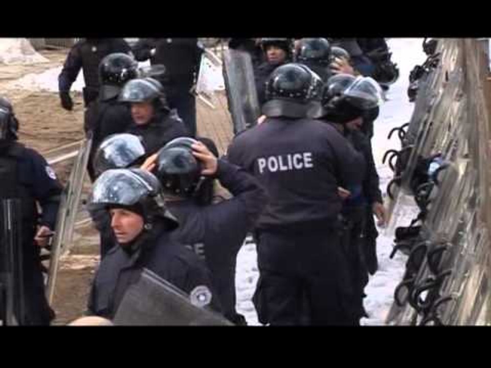 PROTESTE NE PRISHTINE LEVIZJA VETEVENDOSJE MANIFESTON KUNDER FUSNOTES LAJM