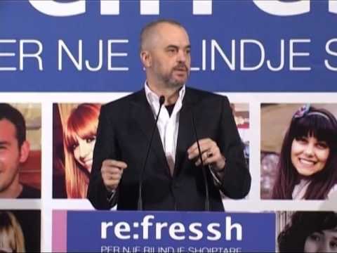 EDI RAMA NE FIER SHPERNDAN TESERA PER TE RINJTE SOCIALISTE LAJM