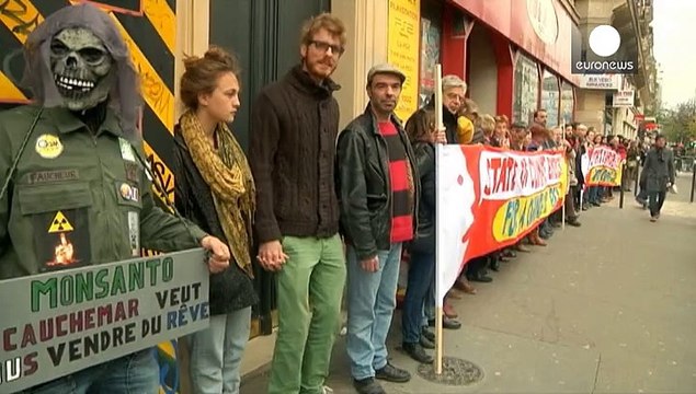 Cop21: vigilia di scontri a Parigi tra polizia e un corteo non autorizzato