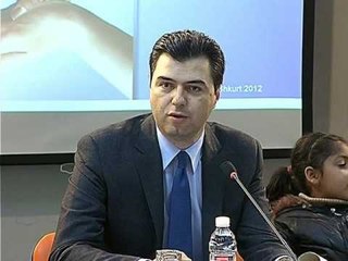 FEMIJET ROME KERKOJNE ME SHUME VEMENDJE NGA BASHKIA TIRANE LAJM