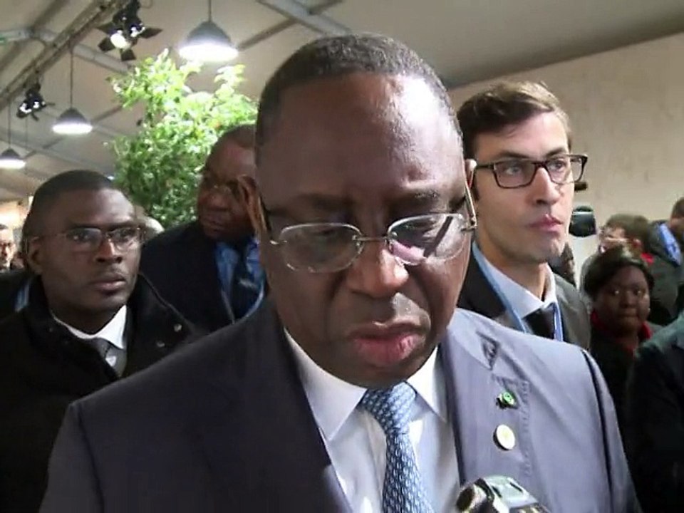 Paris promet 2 milliards d'euros à l'Afrique pour les énergies renouvelables  (2)