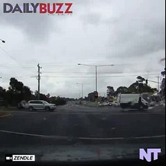 LIGHTNING STRIKE A CAR!!